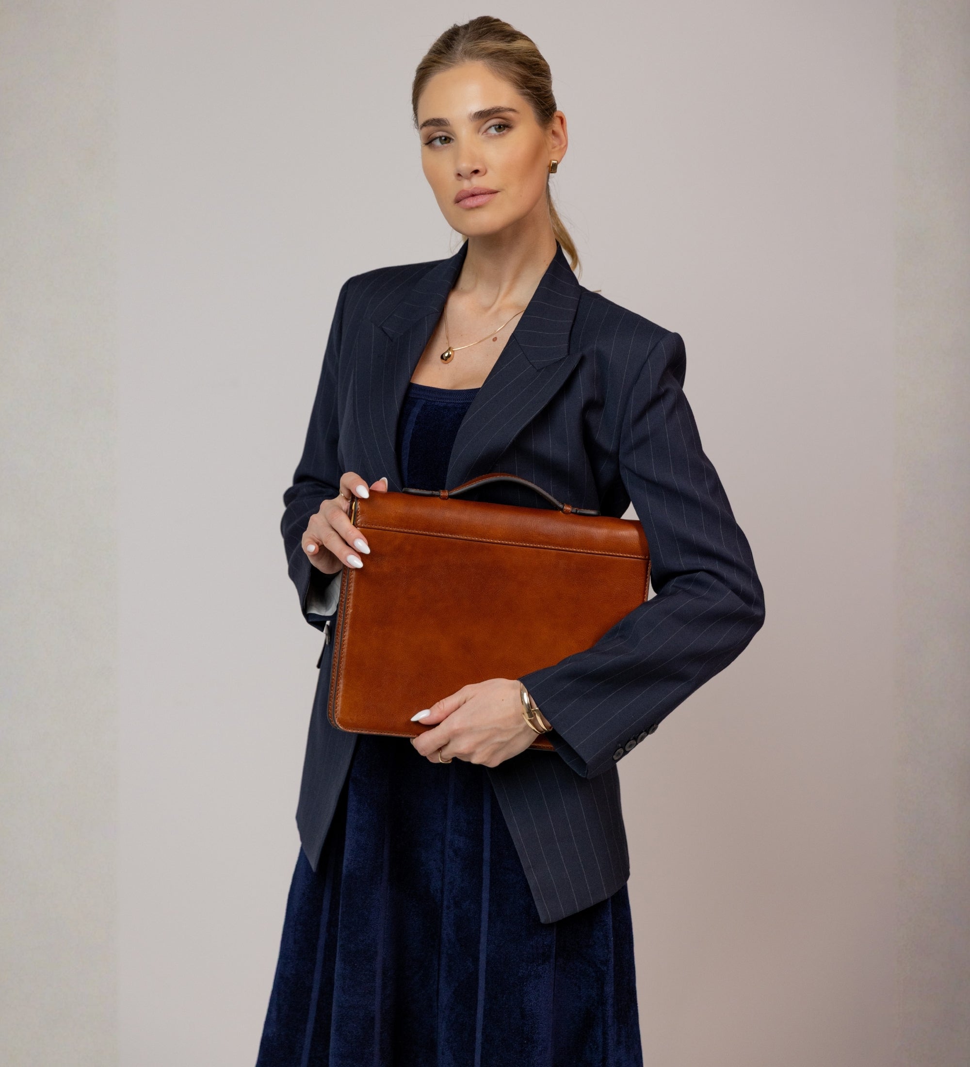 Dokumentmapp med ringmekanism i läder för dam – Joy in the Morning