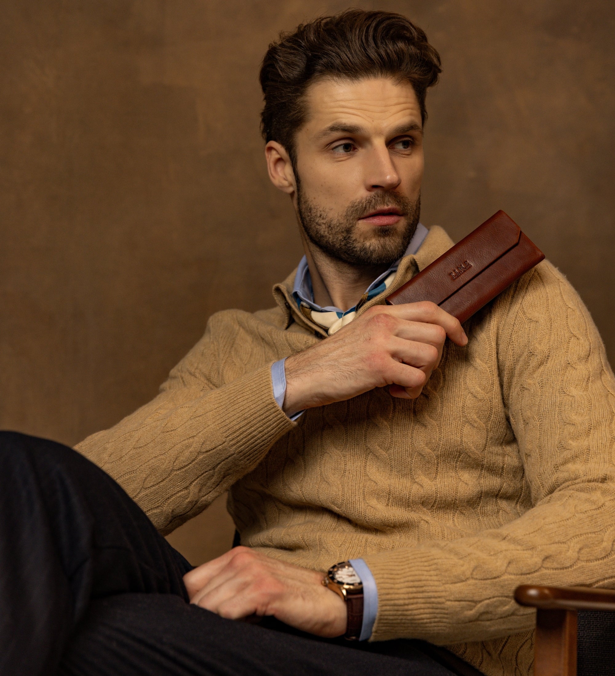 Hopfällbart glasögonfodral i läder – The Riddle of the Sands