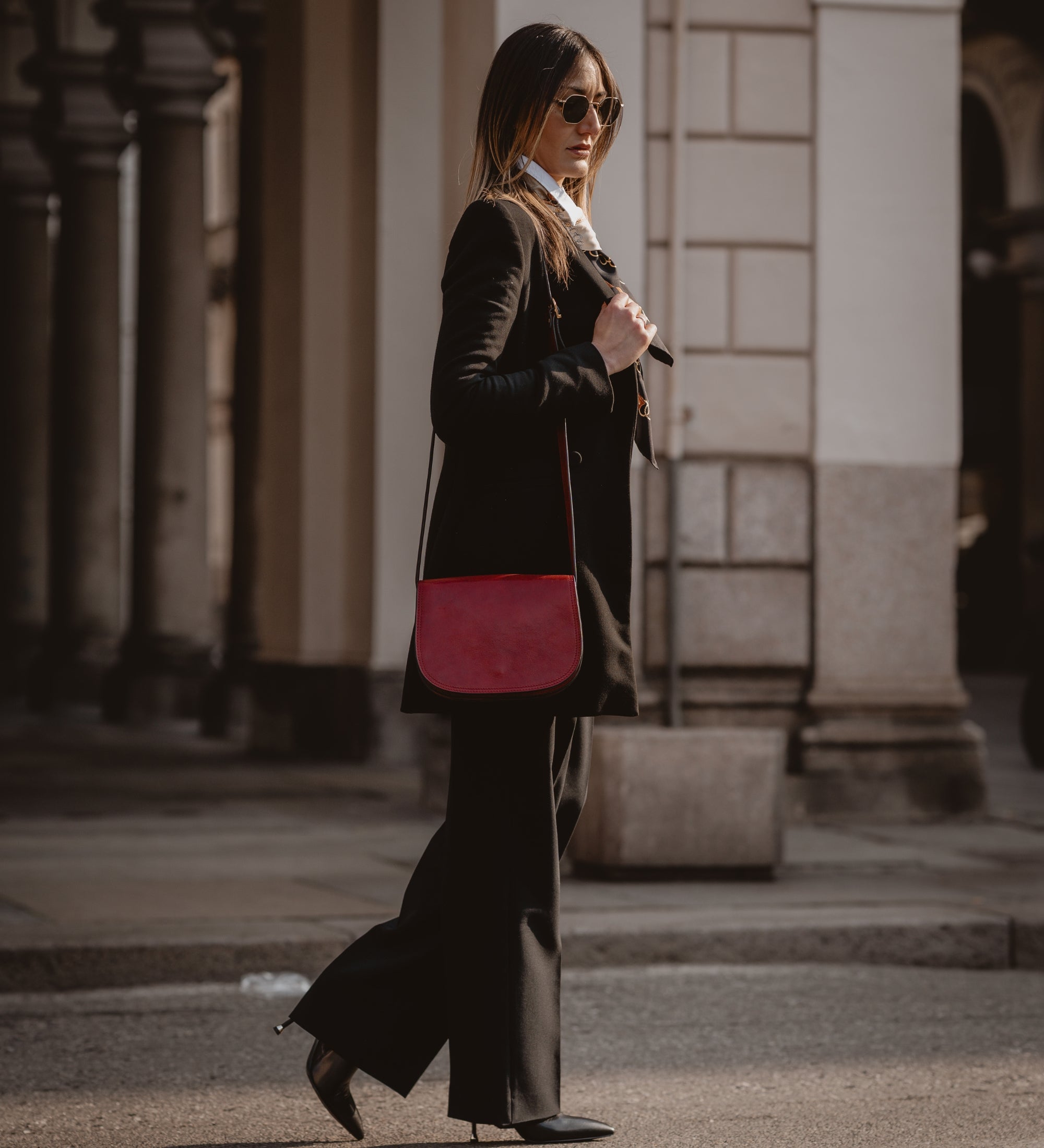 Saddle bag i läder crossbodyväska i läder för dam – Moonfleet