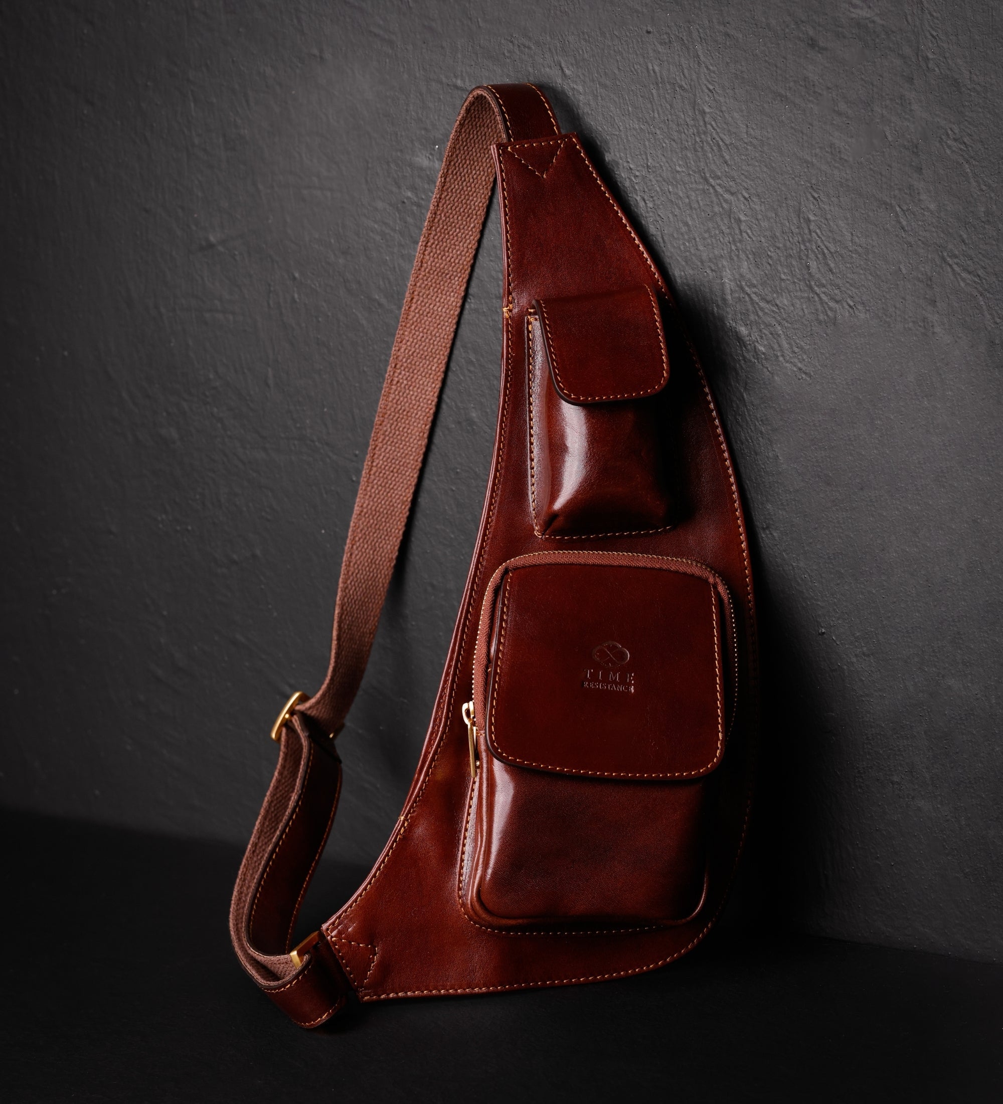 Slingväska i läder crossbodyväska i läder – The Monk