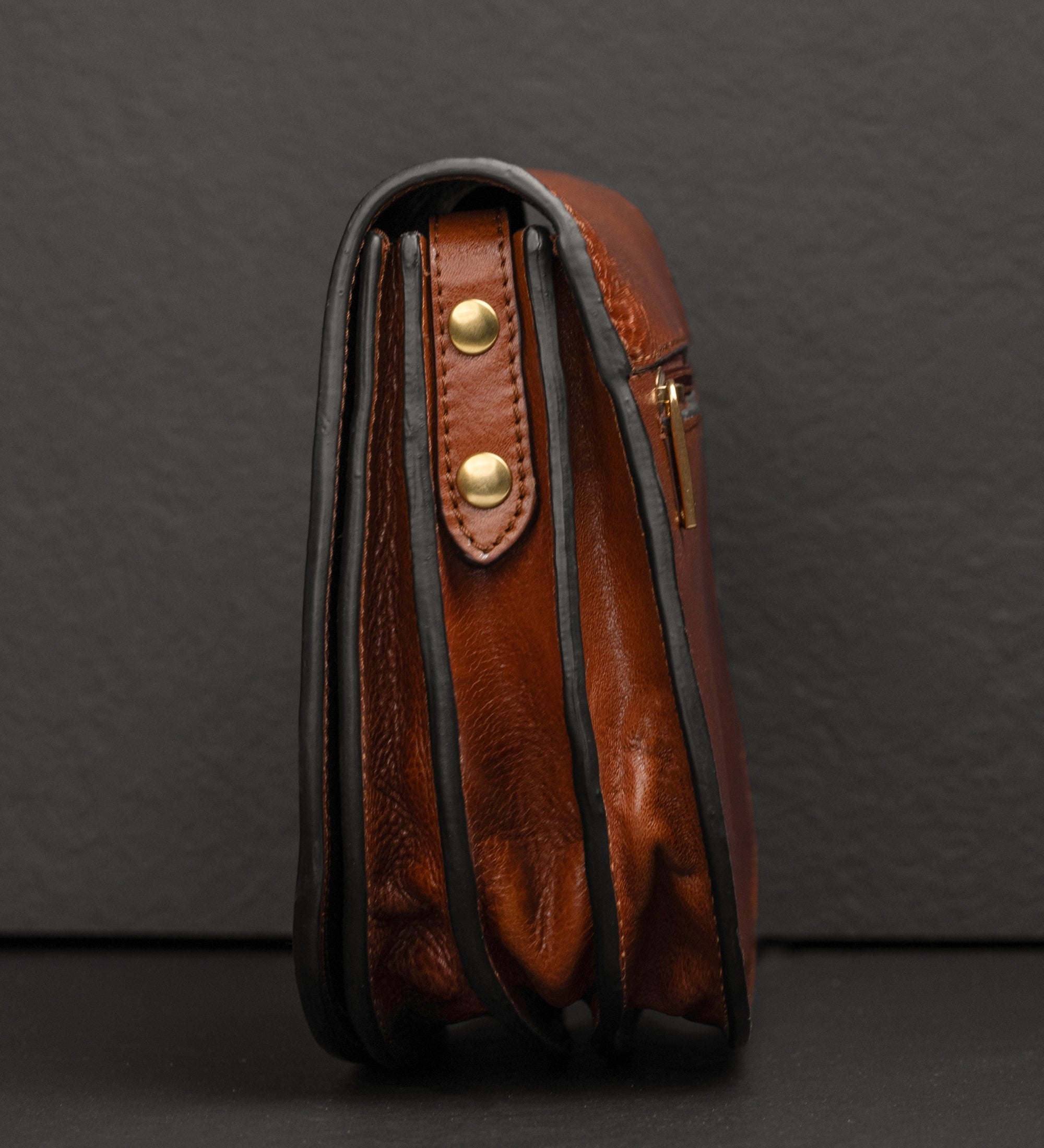 Saddle bag i läder crossbodyväska i läder för dam – Moonfleet