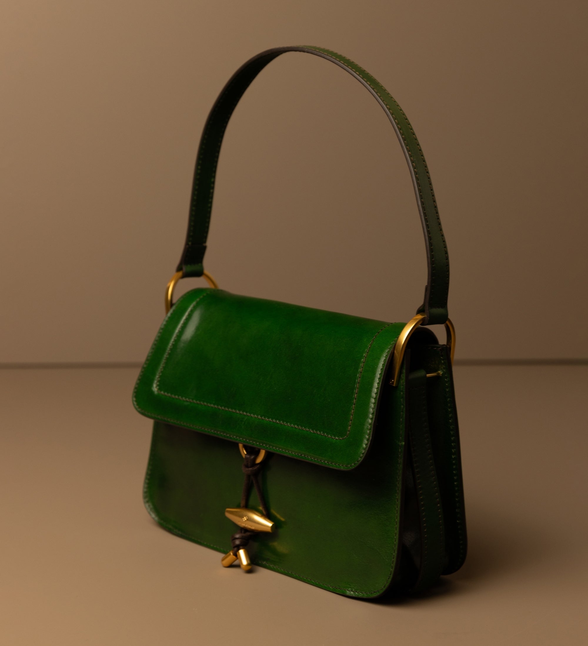 Läderväska med lock för dam - Possession