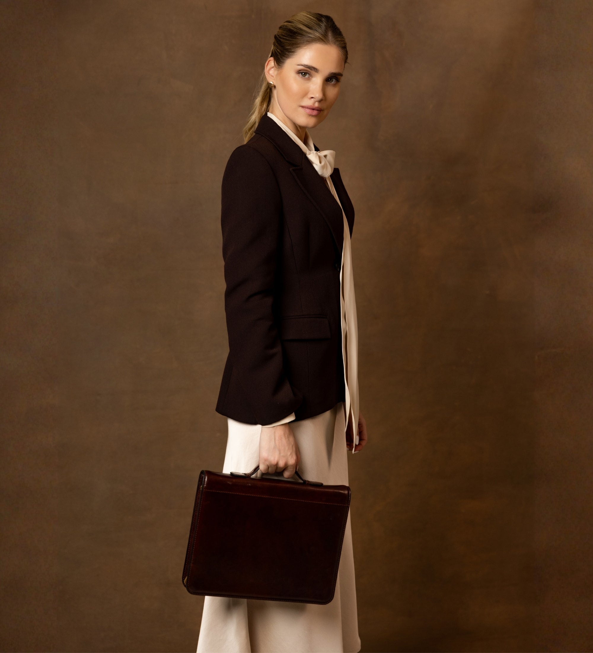 Dokumentmapp med ringmekanism i läder för dam – Joy in the Morning