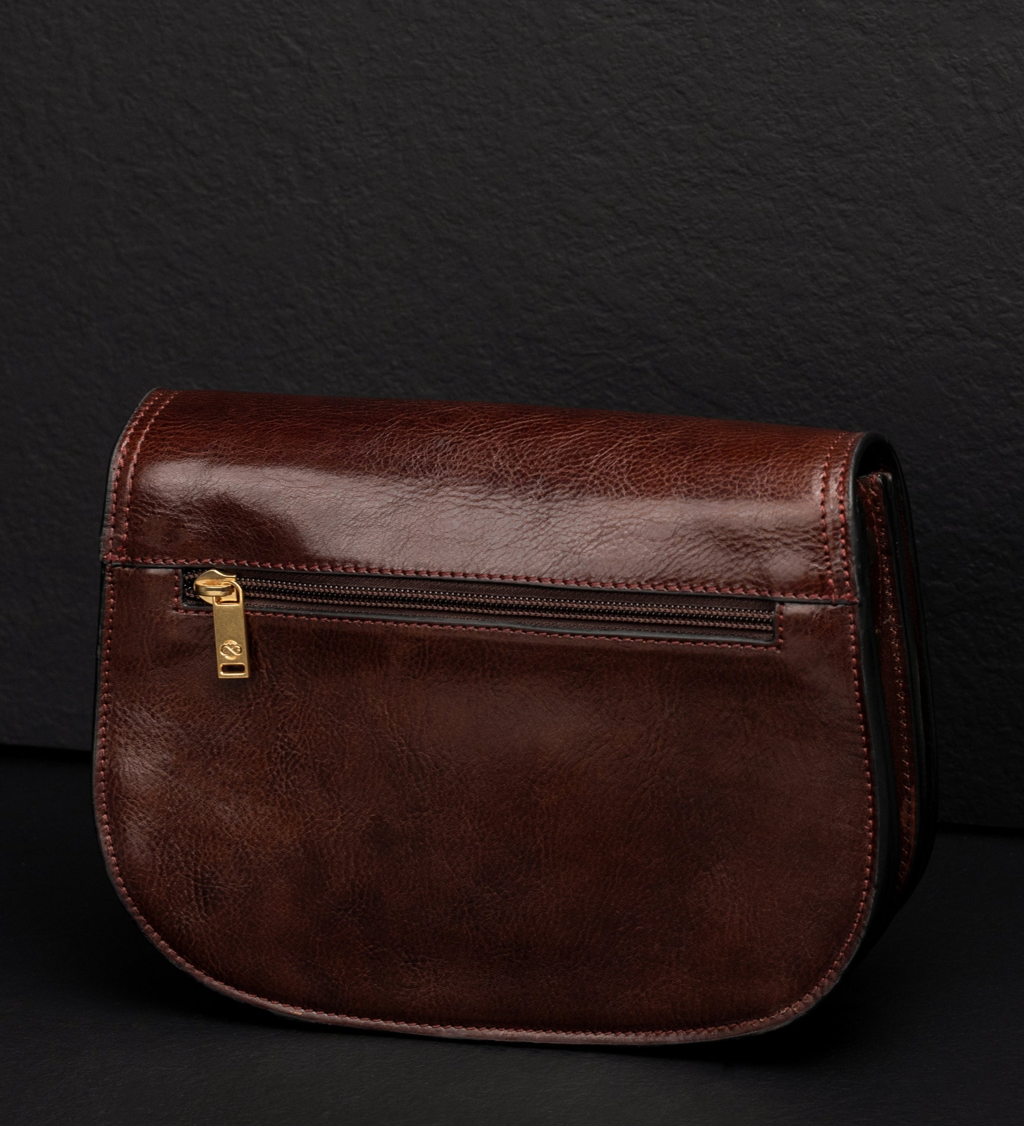 Saddle bag i läder crossbodyväska i läder för dam – Moonfleet