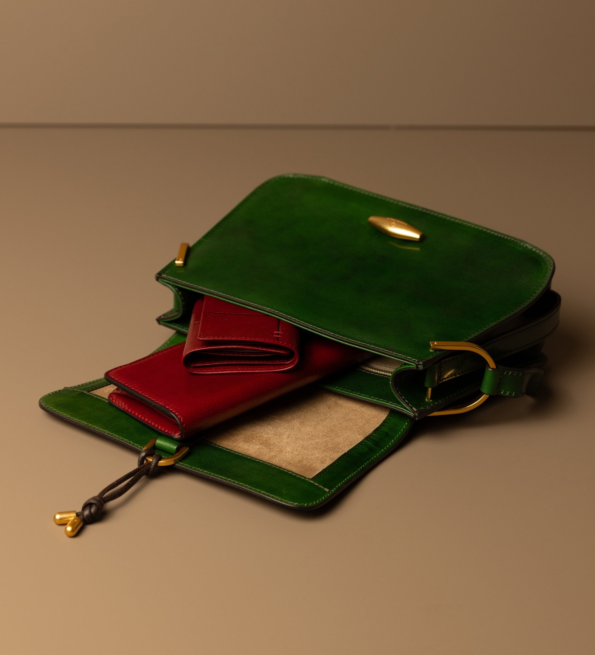 Läderväska med lock för dam - Possession