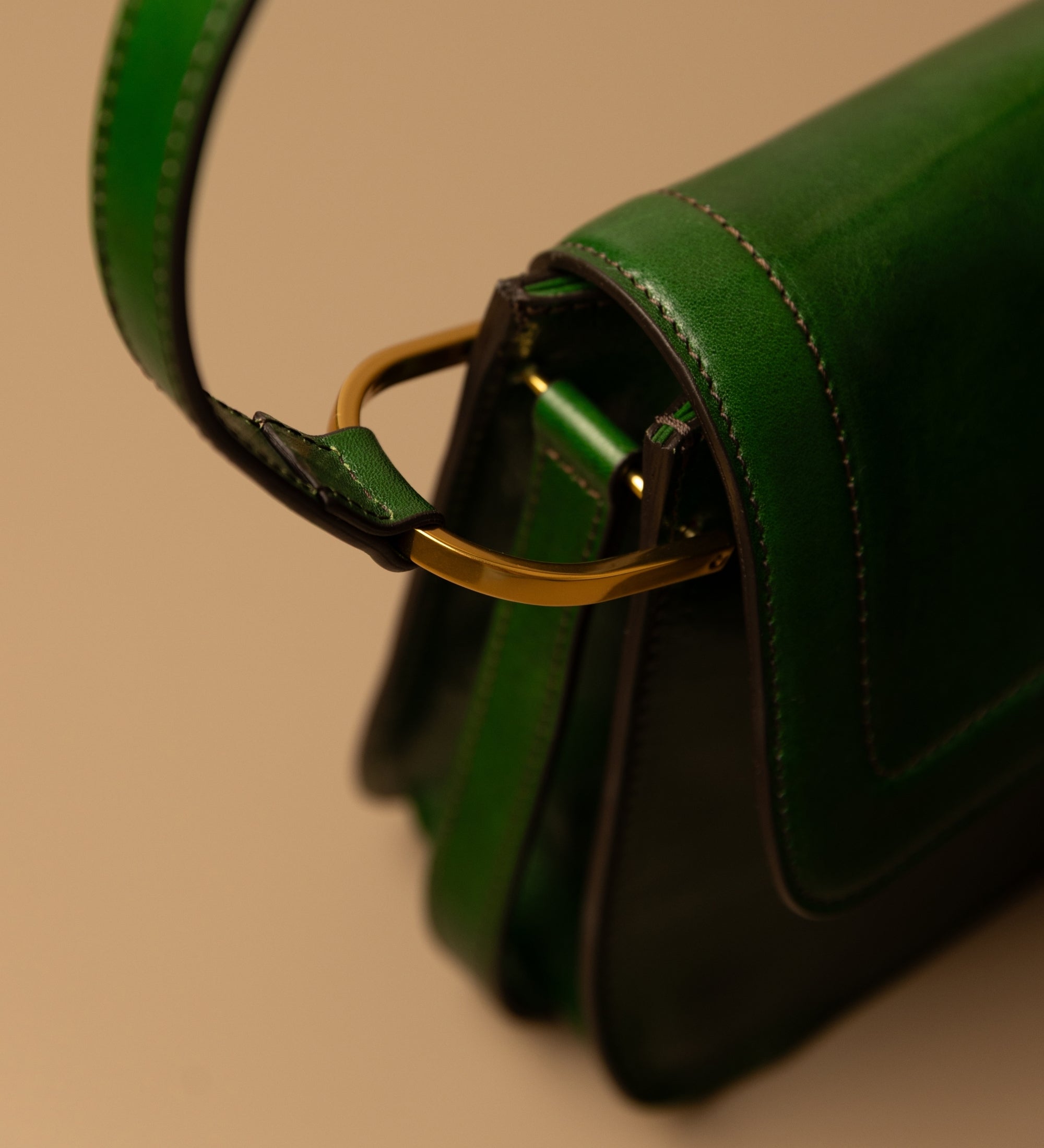 Läderväska med lock för dam - Possession