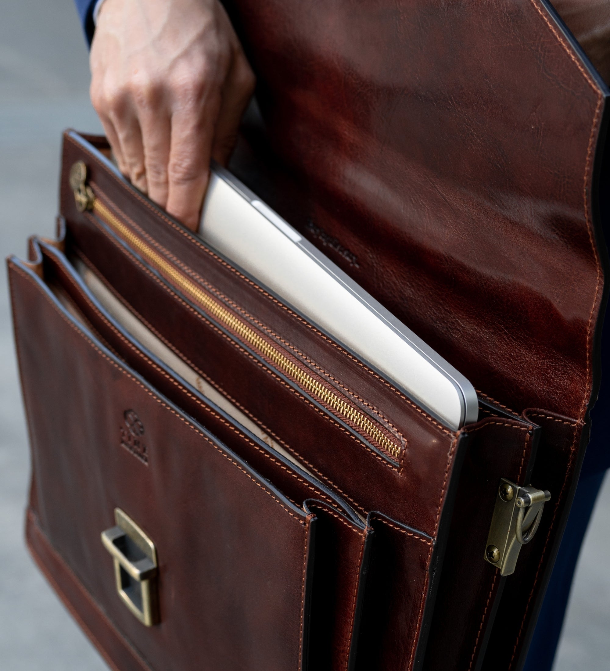 Portfölj i läder i klassisk design – The Magus