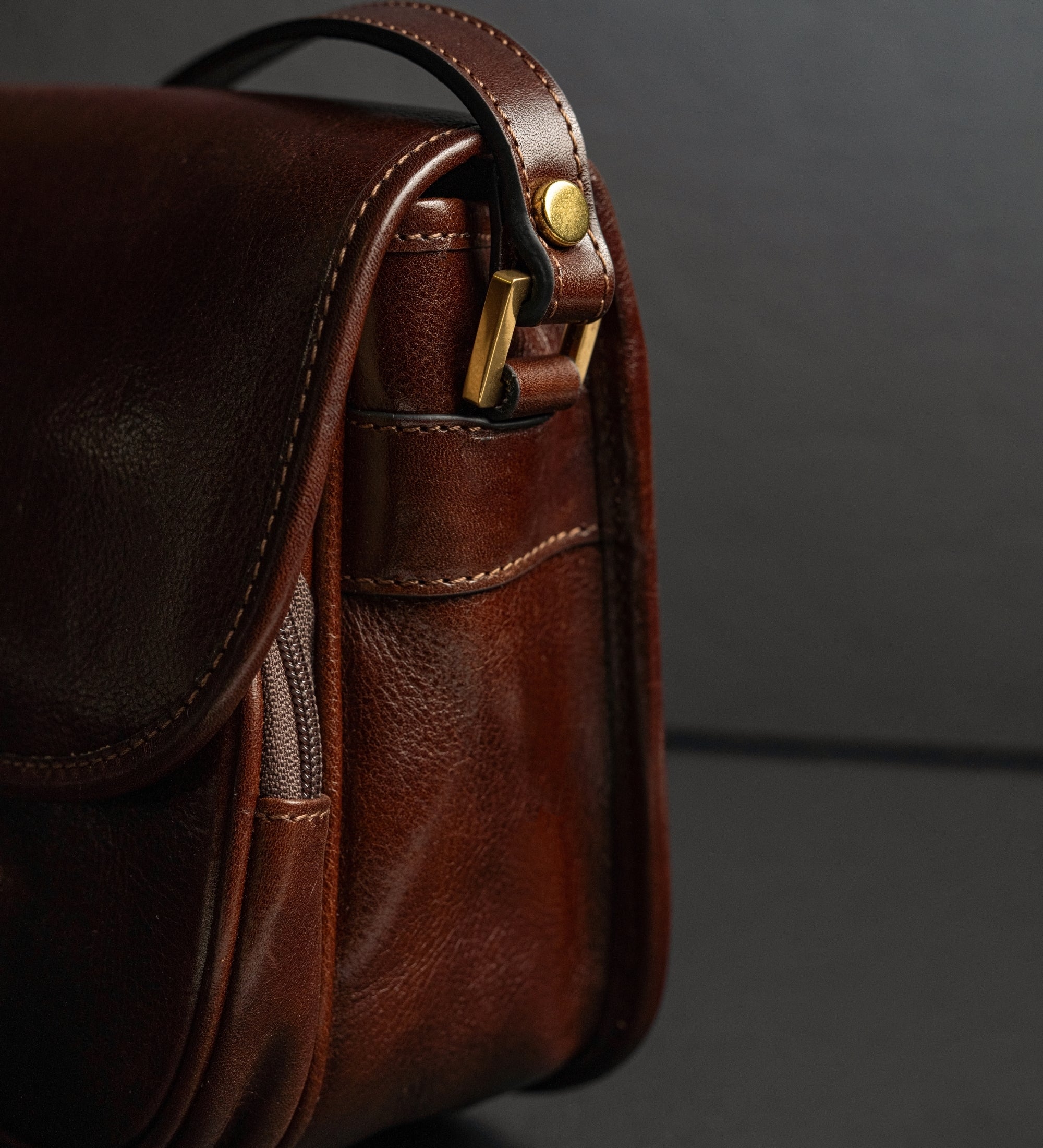 Saddle bag i läder för dam - Women In Love
